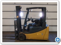 2 Electric fork lifts : 4,000 lbs